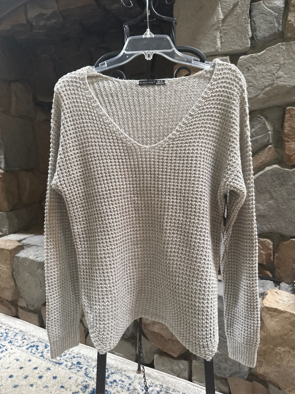 Black Tape extra small women’s gray V-neck sweater NWT